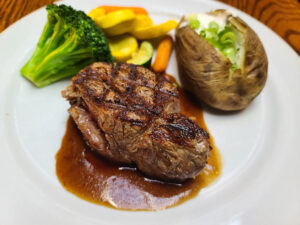 Hindquarter Bar & Grille – Dinner – Sirloin Steak